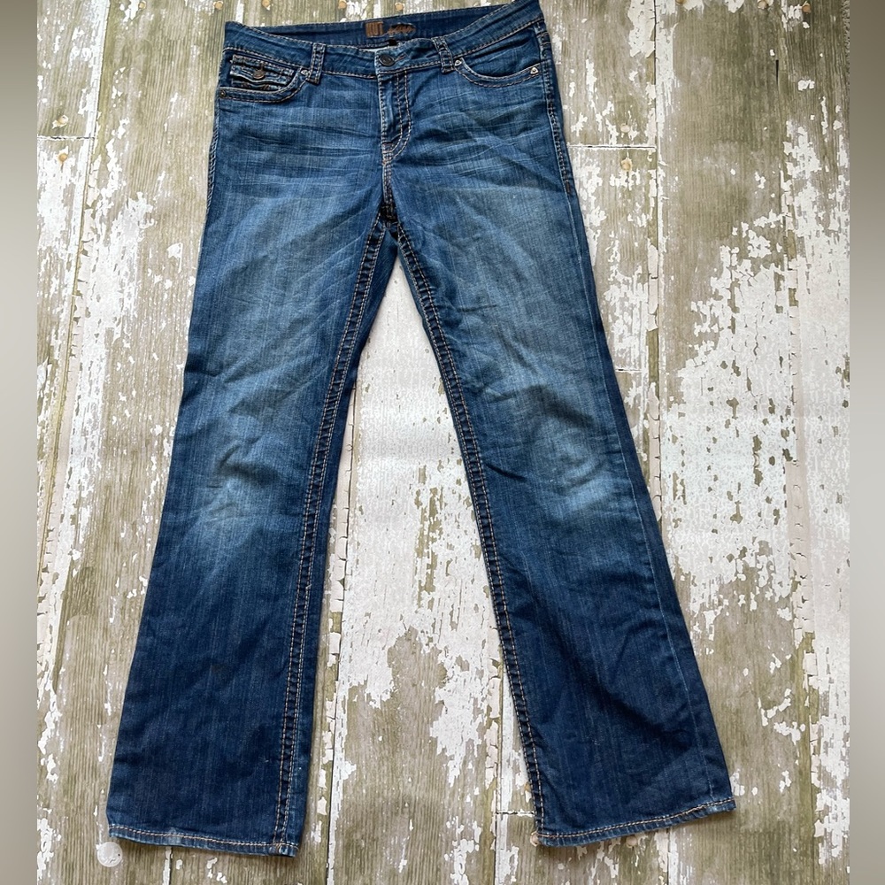 Kut from the Kloth denim bootcut jeans with stitching on pockets size 12